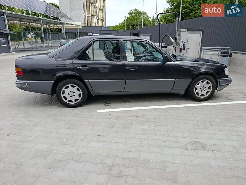 Седан Mercedes-Benz E-Class 1993 в Луцке