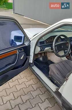 Седан Mercedes-Benz E-Class 1988 в 