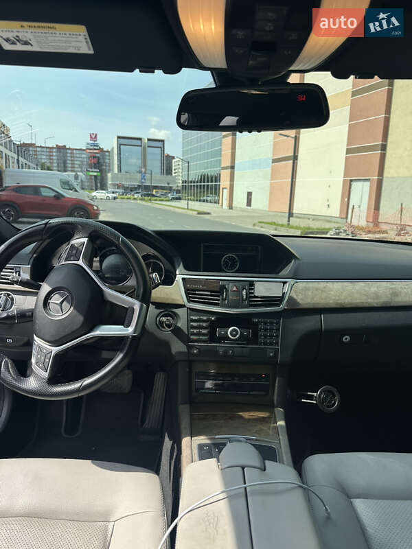 Седан Mercedes-Benz E-Class 2011 в Львове