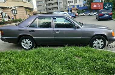 Седан Mercedes-Benz E-Class 1992 в 