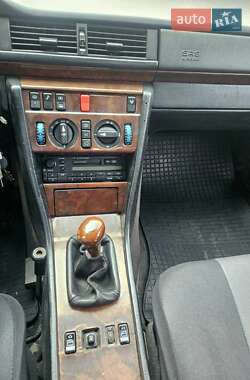 Седан Mercedes-Benz E-Class 1992 в 