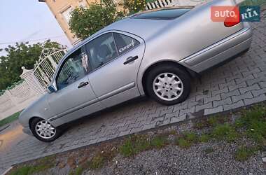 Седан Mercedes-Benz E-Class 2000 в 