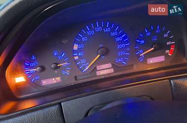 Седан Mercedes-Benz E-Class 2000 в 