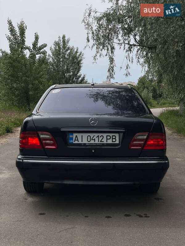 Седан Mercedes-Benz E-Class 2000 в Киеве