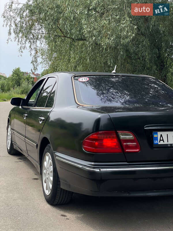 Седан Mercedes-Benz E-Class 2000 в Киеве