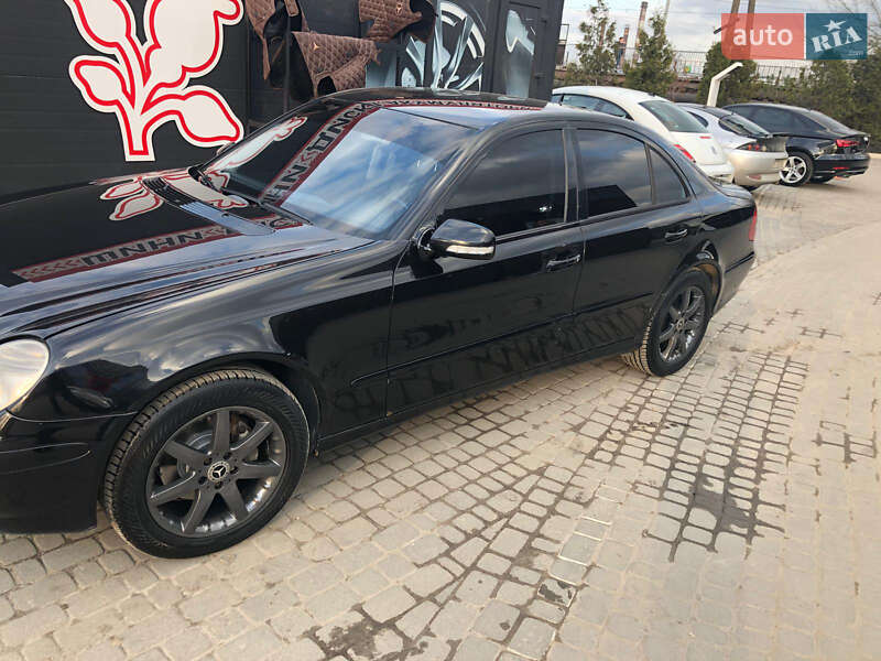 Седан Mercedes-Benz E-Class 2007 в 