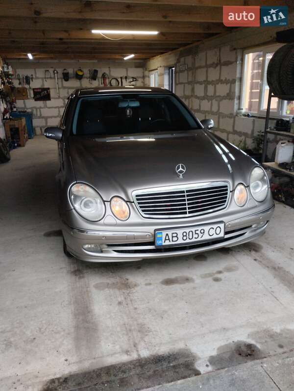 Седан Mercedes-Benz E-Class 2005 в Калиновке