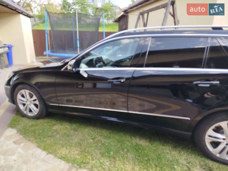 Універсал Mercedes-Benz E-Class 2012 в Хирові