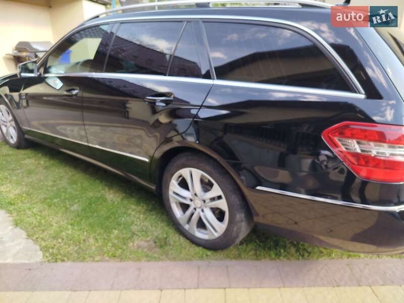 Універсал Mercedes-Benz E-Class 2012 в Хирові