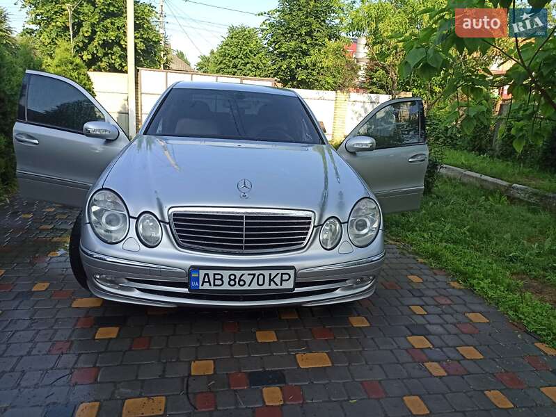 Седан Mercedes-Benz E-Class 2004 в Гайсину