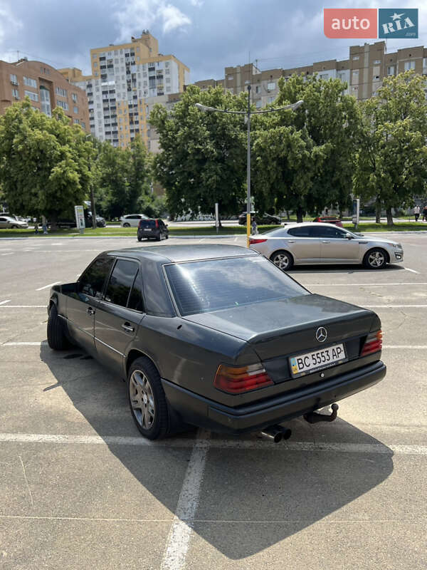 Седан Mercedes-Benz E-Class 1989 в Зарічному