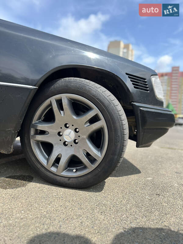 Седан Mercedes-Benz E-Class 1989 в Зарічному