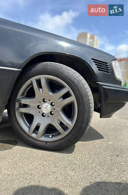 Седан Mercedes-Benz E-Class 1989 в 