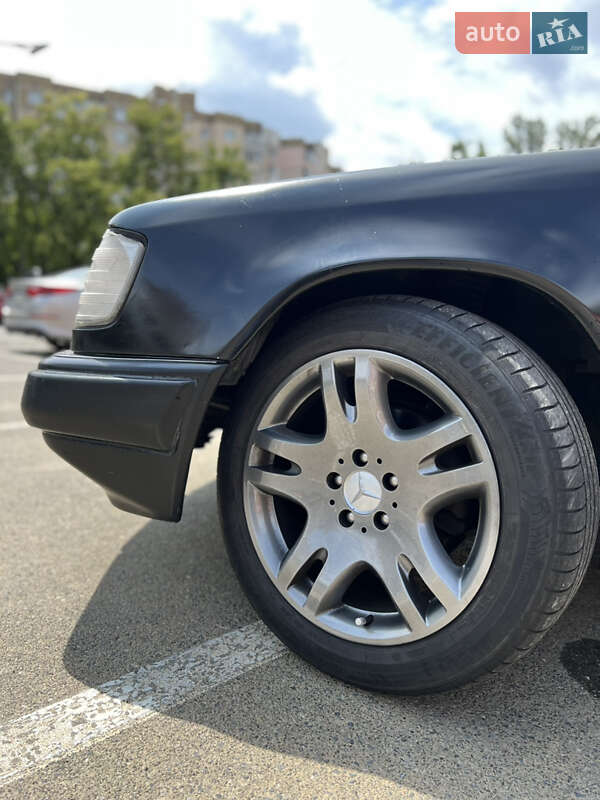 Седан Mercedes-Benz E-Class 1989 в Зарічному