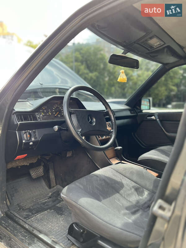 Седан Mercedes-Benz E-Class 1989 в Зарічному
