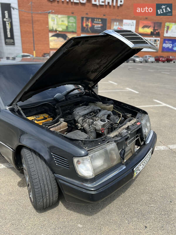 Седан Mercedes-Benz E-Class 1989 в Зарічному