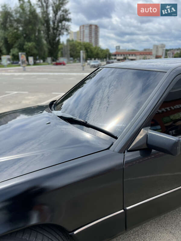 Седан Mercedes-Benz E-Class 1989 в Зарічному