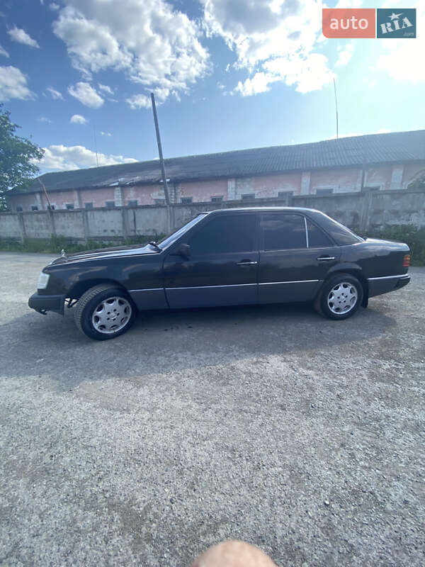 Седан Mercedes-Benz E-Class 1993 в Тернополе