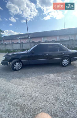 Седан Mercedes-Benz E-Class 1993 в 