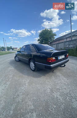 Седан Mercedes-Benz E-Class 1993 в 