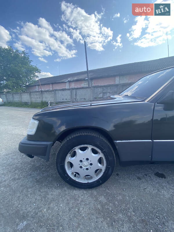 Седан Mercedes-Benz E-Class 1993 в Тернополе