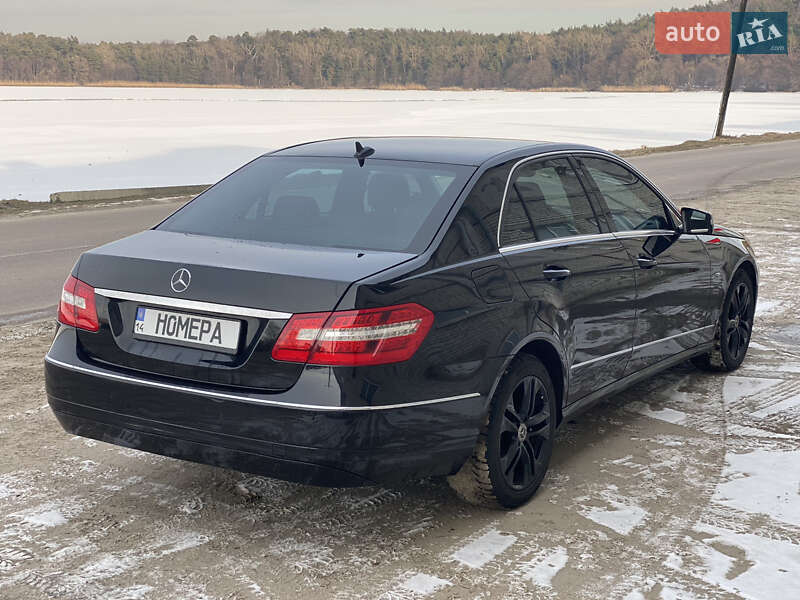 Седан Mercedes-Benz E-Class 2009 в Новояворовске