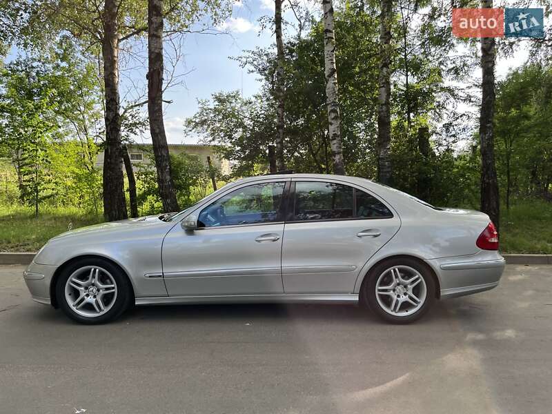 Седан Mercedes-Benz E-Class 2003 в Черновцах