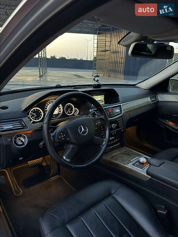 Седан Mercedes-Benz E-Class 2010 в Дунаевцах