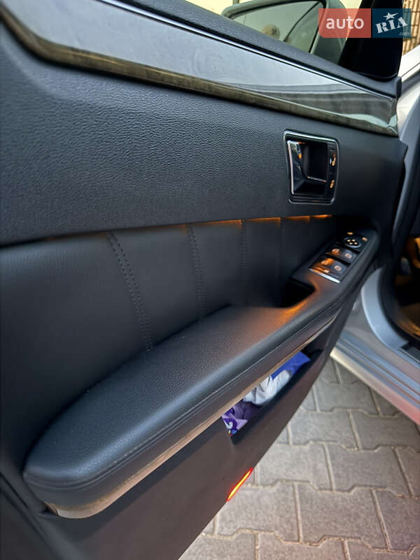 Седан Mercedes-Benz E-Class 2010 в Дунаевцах