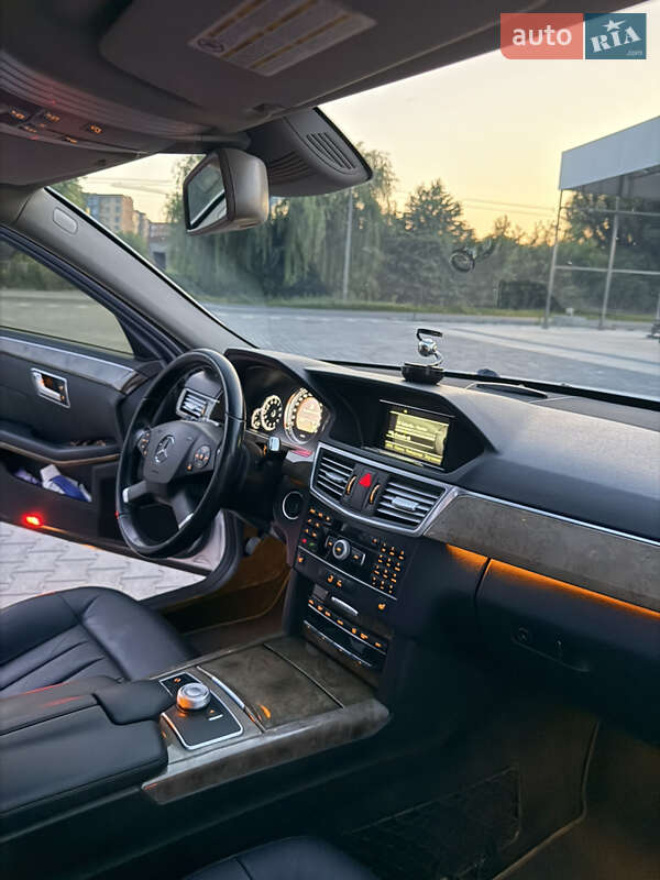 Седан Mercedes-Benz E-Class 2010 в Дунаевцах