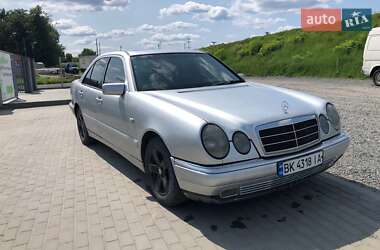 Седан Mercedes-Benz E-Class 1996 в Рівному