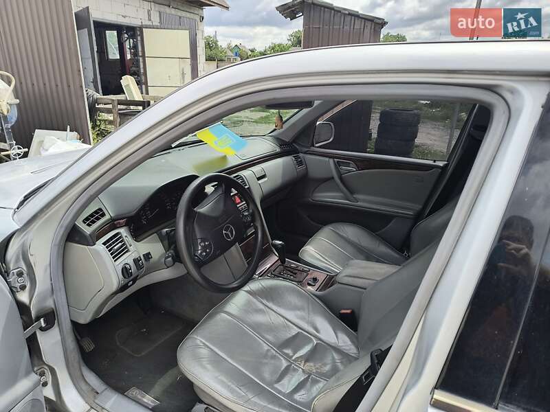 Седан Mercedes-Benz E-Class 1999 в Днепре