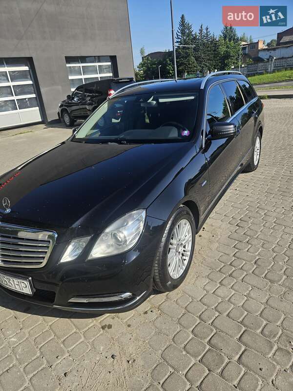Универсал Mercedes-Benz E-Class 2011 в Львове