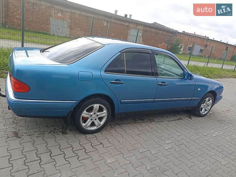 Седан Mercedes-Benz E-Class 1999 в 