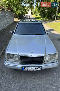 Седан Mercedes-Benz E-Class 1990 в 