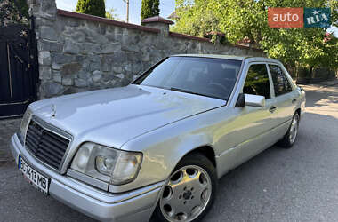 Седан Mercedes-Benz E-Class 1990 в 