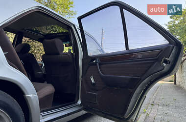 Седан Mercedes-Benz E-Class 1990 в 