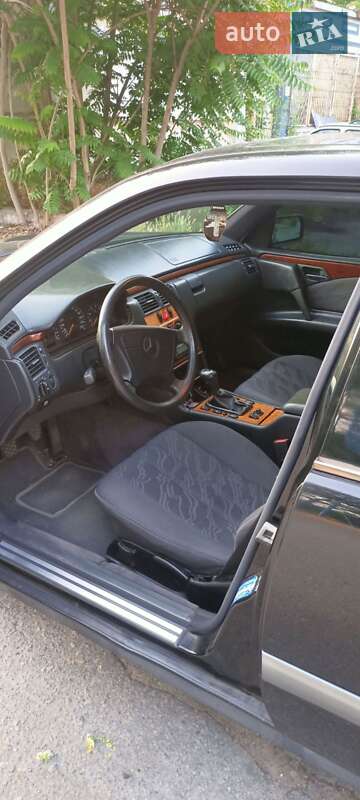 Седан Mercedes-Benz E-Class 1998 в Запоріжжі