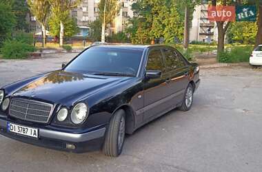 Седан Mercedes-Benz E-Class 1998 в Запоріжжі