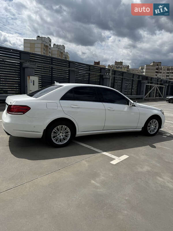 Седан Mercedes-Benz E-Class 2013 в Івано-Франківську