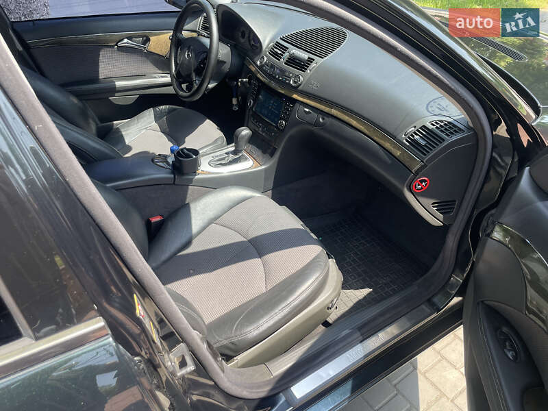 Седан Mercedes-Benz E-Class 2003 в Могилів-Подільському
