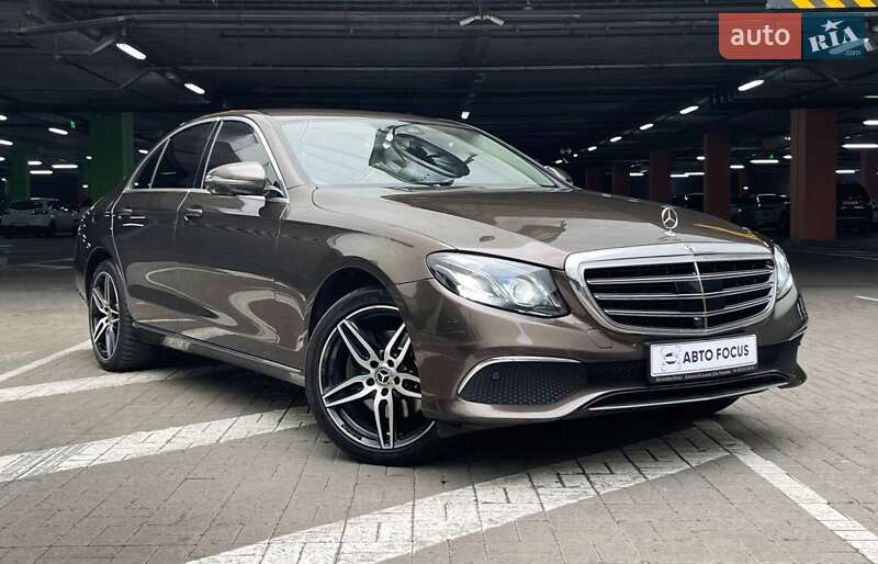 Седан Mercedes-Benz E-Class 2017 в 