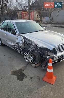 Седан Mercedes-Benz E-Class 2003 в Днепре