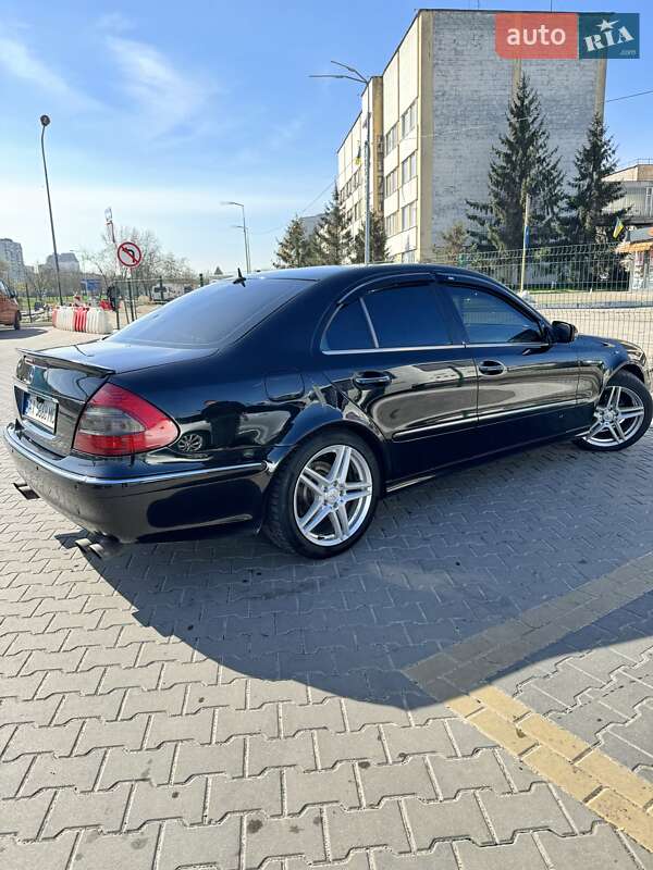 Седан Mercedes-Benz E-Class 2004 в Киеве