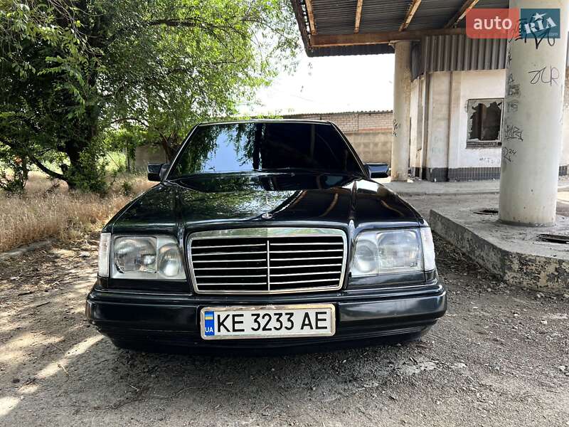 Седан Mercedes-Benz E-Class 1992 в Києві