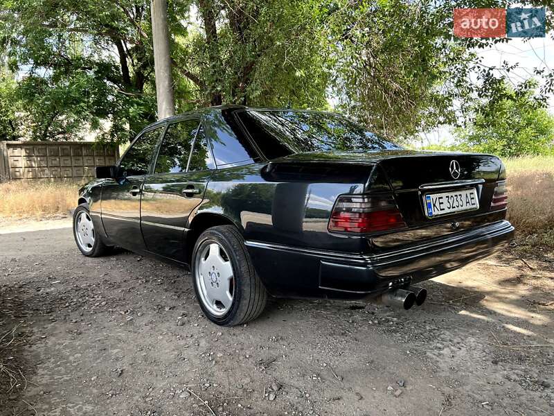 Седан Mercedes-Benz E-Class 1992 в Києві