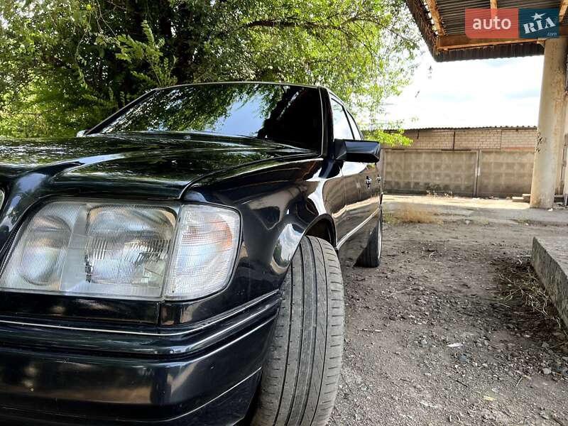 Седан Mercedes-Benz E-Class 1992 в Києві