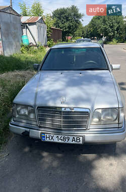 Седан Mercedes-Benz E-Class 1995 в Хмельницком