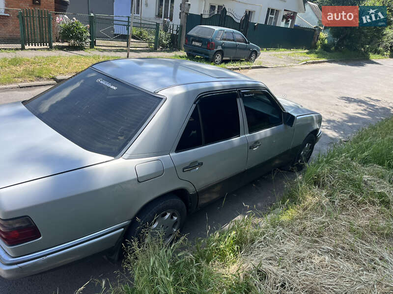 Седан Mercedes-Benz E-Class 1995 в Хмельницькому