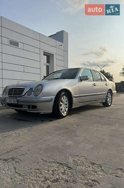 Седан Mercedes-Benz E-Class 1999 в Вараші